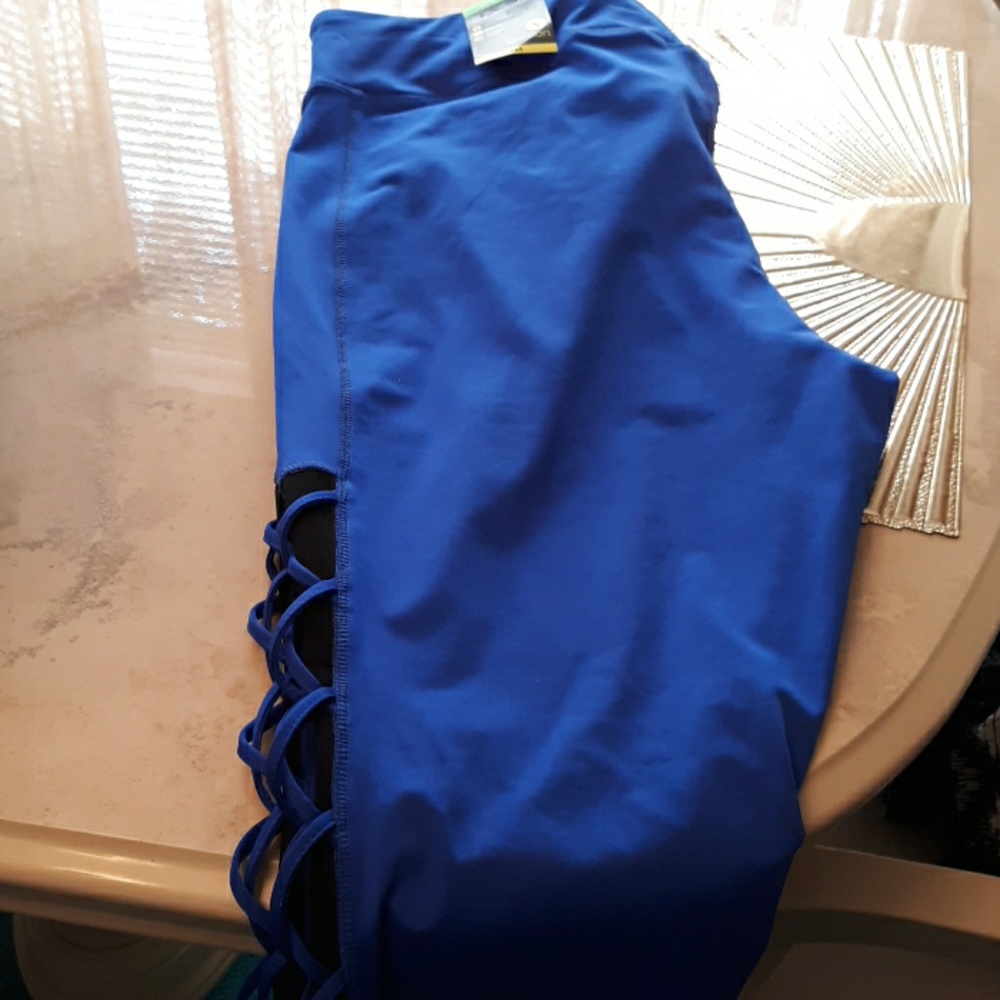 NWT Xersion performance capri - Picture 2 of 3